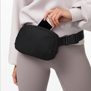 Lululemon Everywhere belt bag